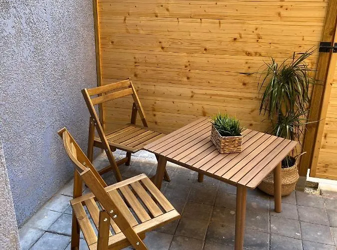 Insomnia With Private Patio Apartament